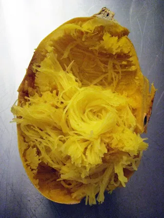 scraping roasted spaghetti squash with a fork